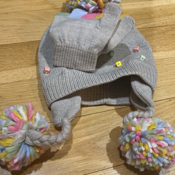 Toddlers Girls Hat and gloves set. - Picture 4 of 4